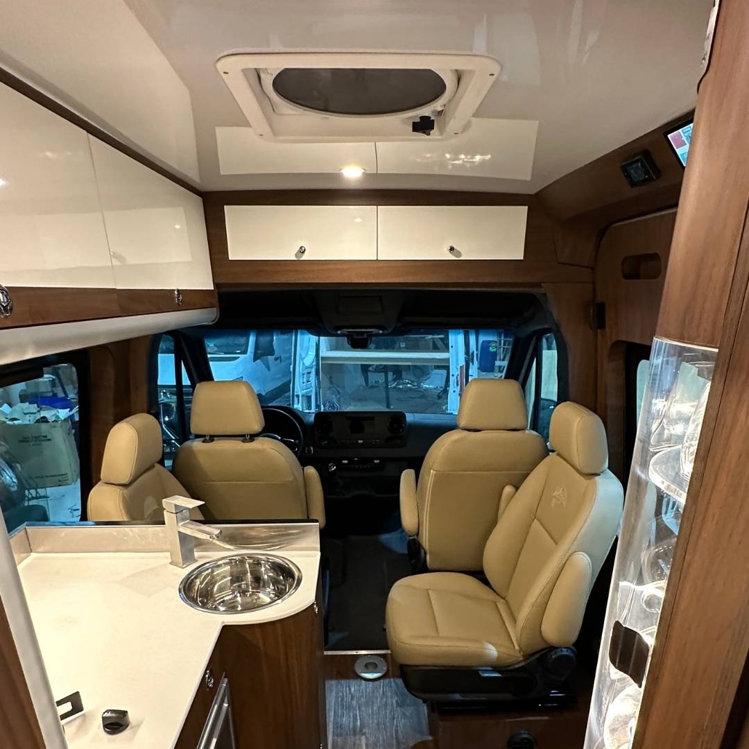 https://assets.sfmh.com.br/motorhomes/furia/52.jpg